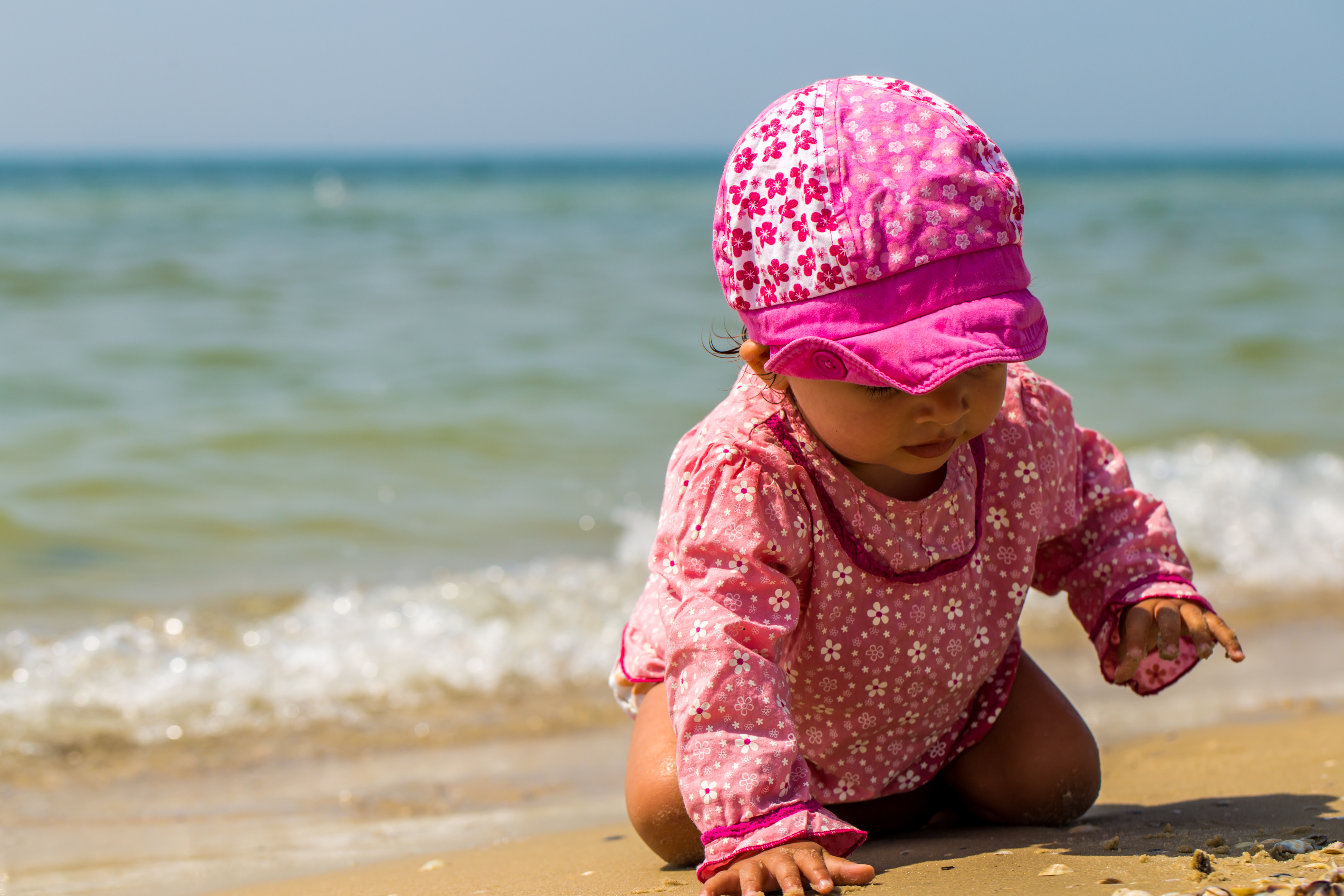 Canicule enfant risques signes d’alerte et gestes essentiels